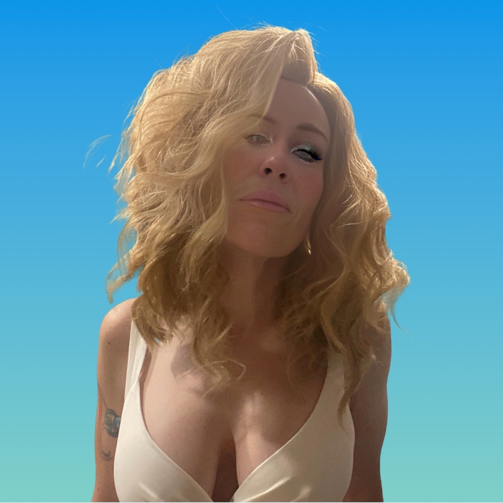 22” Wavy Dirty Dishwater Blond Bombshell Wig